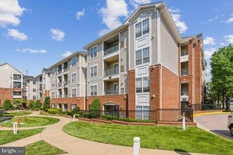Building Photo - 4850 Eisenhower Ave