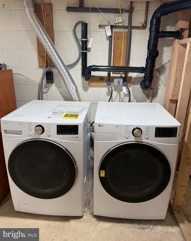 Building Photo - 1002 Taunton Ave