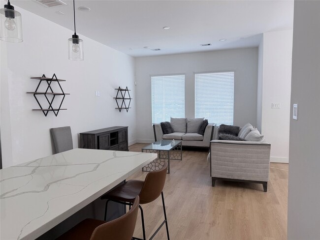 Building Photo - 5928 Conley St