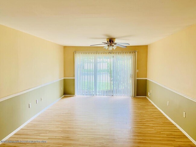 Building Photo - 139 Applegate Ln