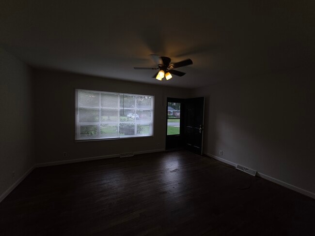 Foto del edificio - 3721 Driftwood Dr