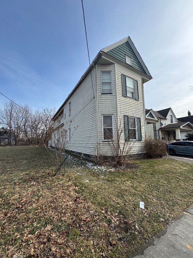 Building Photo - 3821 E 55th St