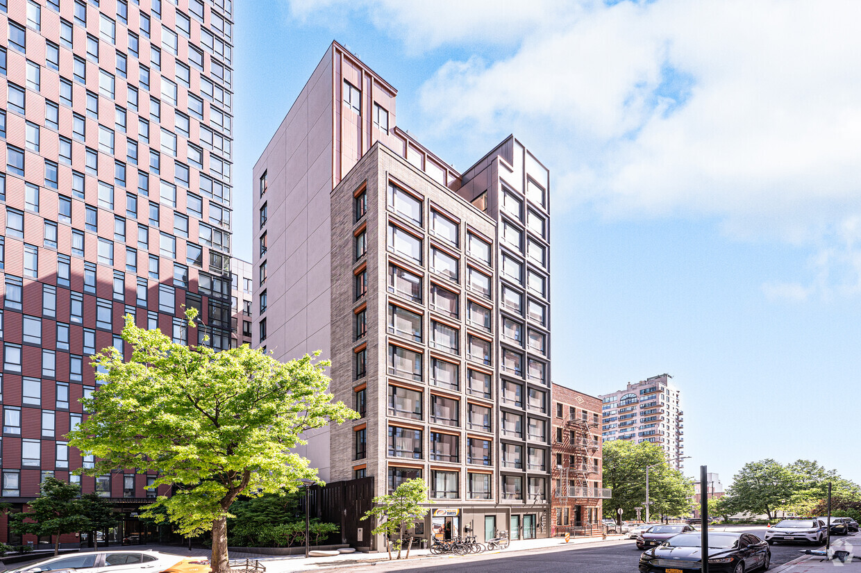 Building Photo - Amnia