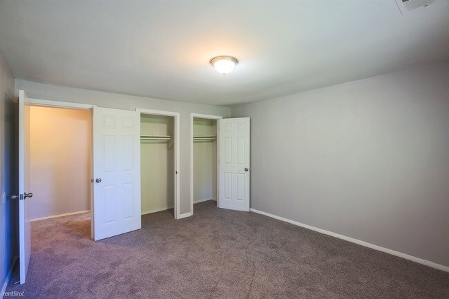 Building Photo - 904 Woodson Rd