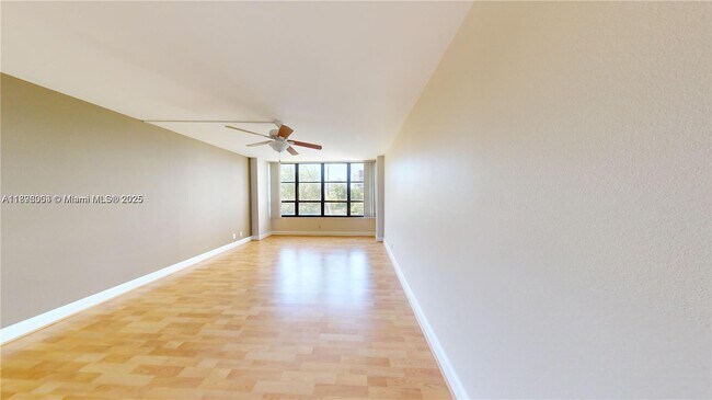 Foto del edificio - 600 Three Islands Boulevard