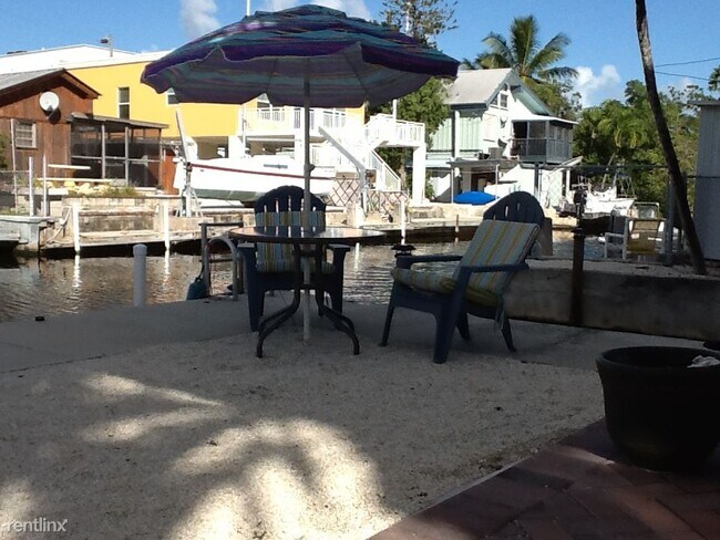Building Photo - 3 br, 2.5 bath House - 215 Allen Ave Casa ...