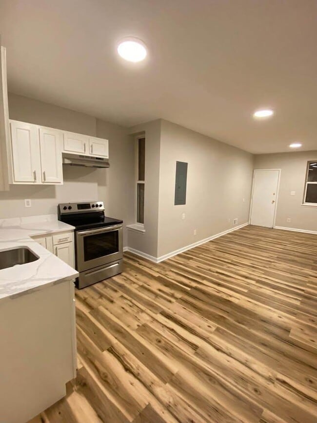 Building Photo - 2538 E Fayette St