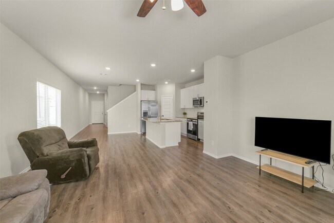 Building Photo - 21610 Desert Lilly Rd