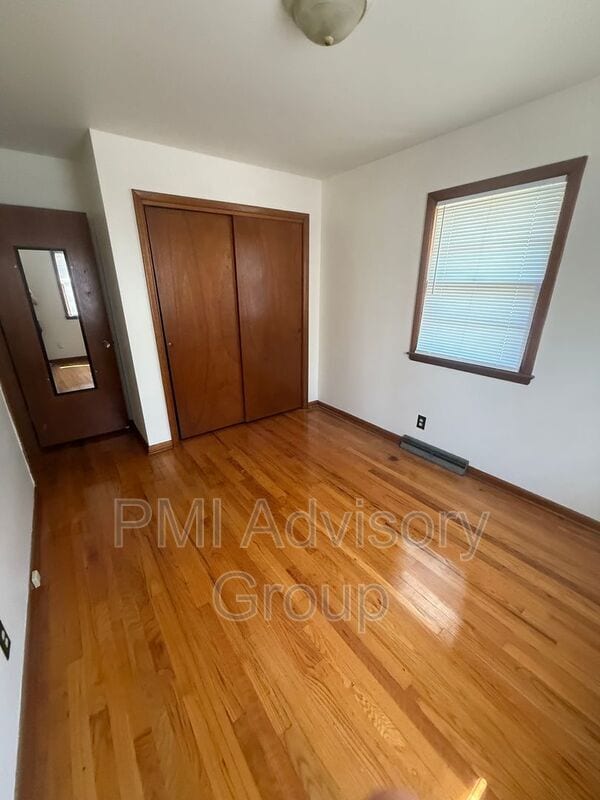 Building Photo - 1327 NE Winfield Ave