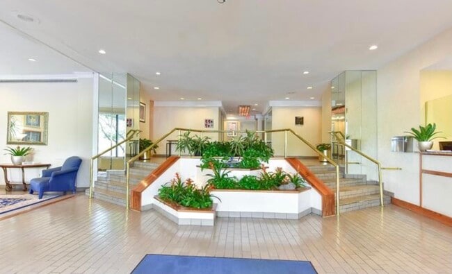 Front Lobby - 5340 Holmes Run Pky