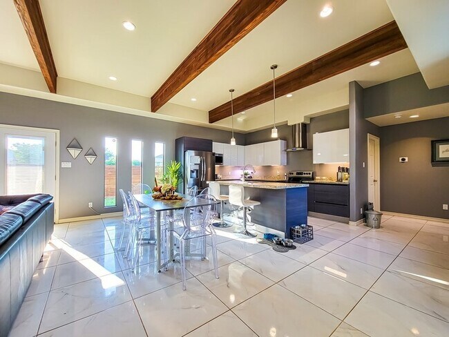 Foto del edificio - 2375 Oak Breeze Cir