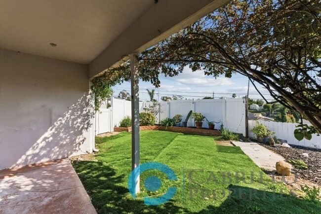 Foto del edificio - 2215 Marigold Pl