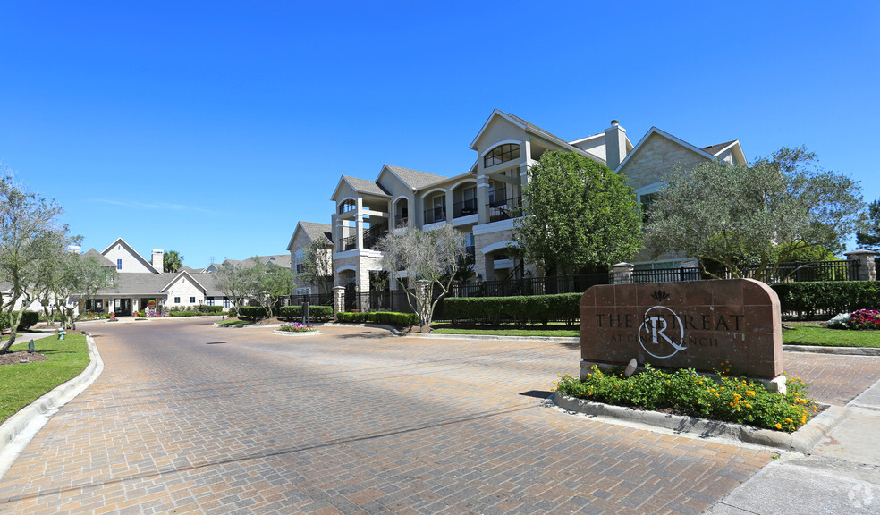 Retreat At Cinco Ranch Apartments