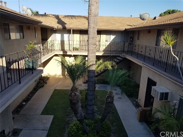 Foto del edificio - 12132 Downey Ave