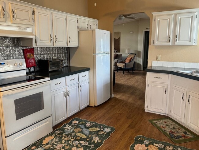 Building Photo - Spacious Furnished 3 Bedroom, 2 Bath Triple-Wide Manufactured Home – South of Live Oak, FL