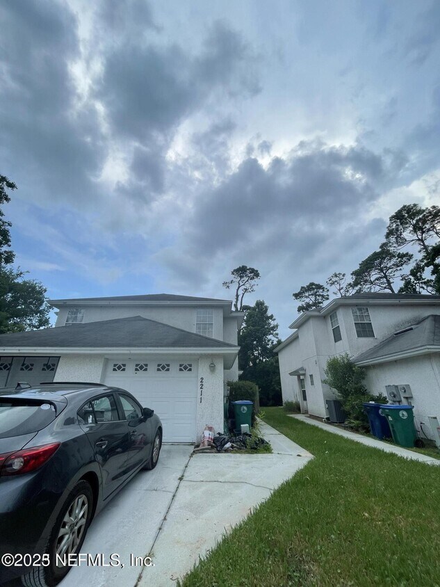 Foto principal - 2211 Rosewood Dr