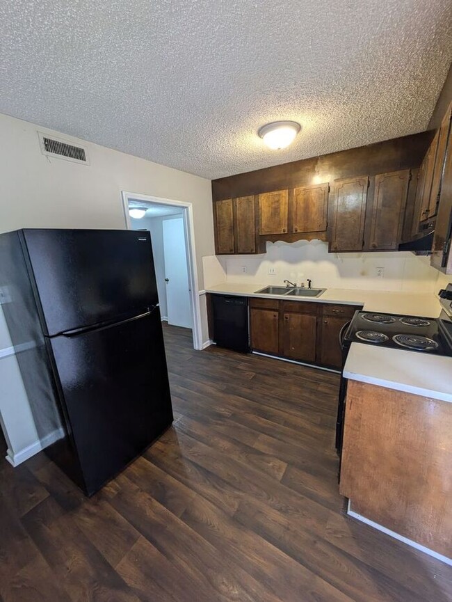 Building Photo - 2BD/1.5BA Unit in Hickory