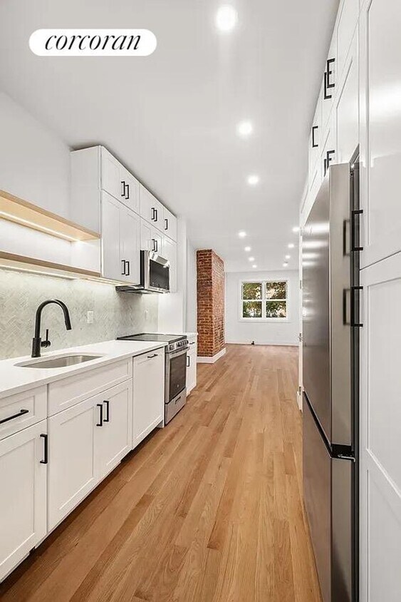Primary Photo - 200 Calyer St