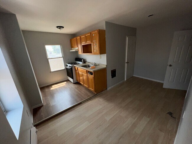 Building Photo - 5818 Vine Street