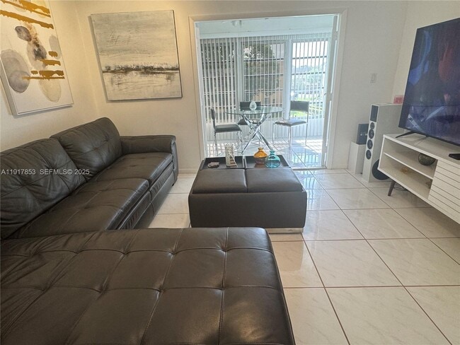 Foto del edificio - 6050 NW 64th Ave