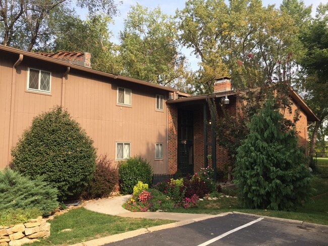 Building Photo - Brookridge Country Club