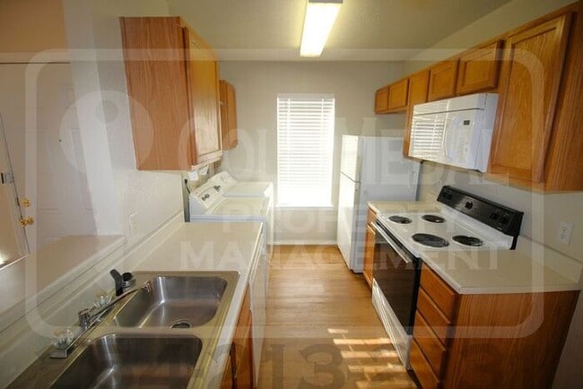Building Photo - 1708 Spring Rose Cir