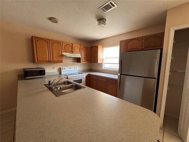 Foto del edificio - 27082 Adams St