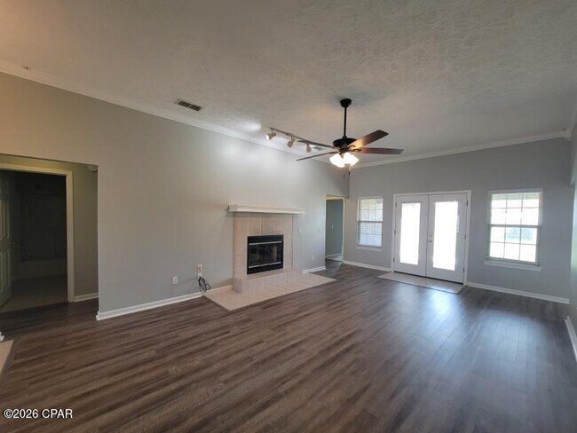 Building Photo - 2406 Maple Ct