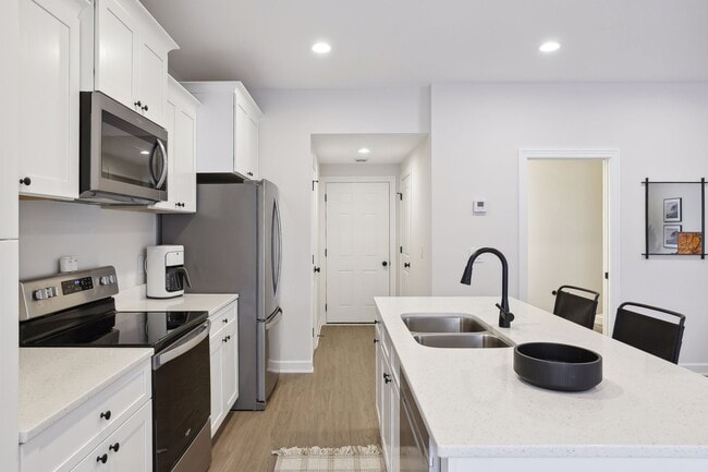 Building Photo - 983 Dailey Pl