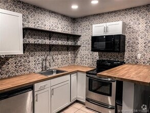 Building Photo - 1430 SW 27th St