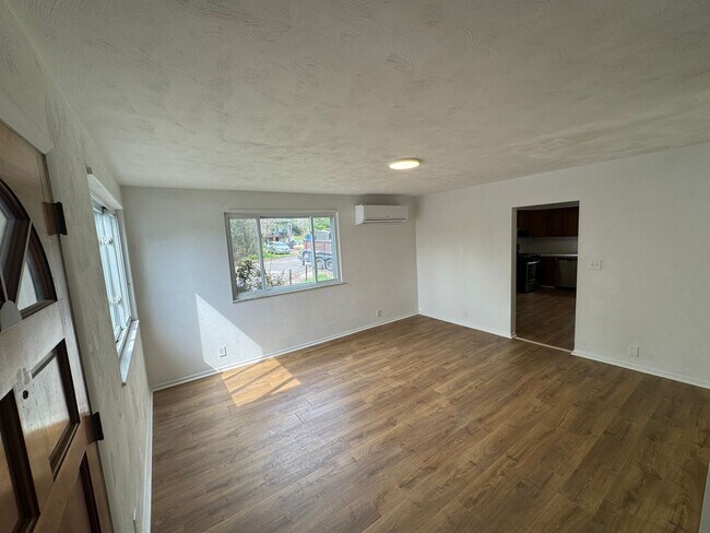 Building Photo - Spacious Retreat: Rent Your Newly Renovate...