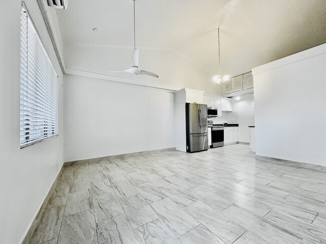 Foto del edificio - 826 Wiggins Pass Rd