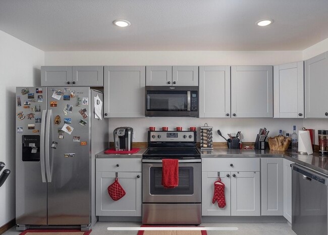 Kitchen - 415 E 5th Ave