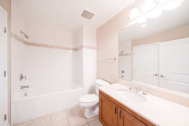 Building Photo - 475 Redwood St