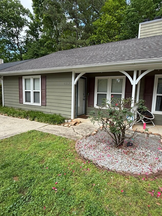 Primary Photo - 4067 Coopers Hill Dr SE