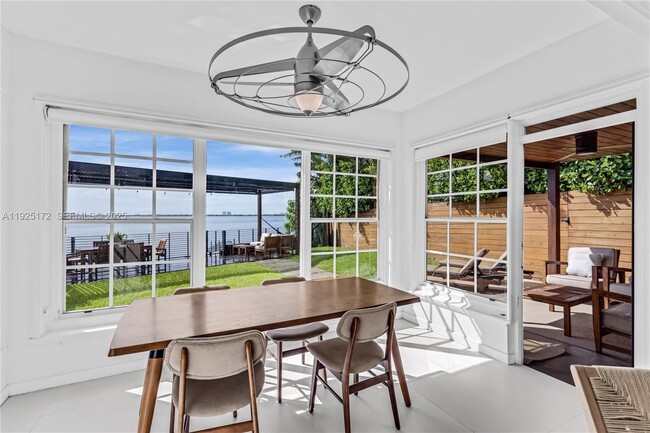 Foto del edificio - 8 Century Ln