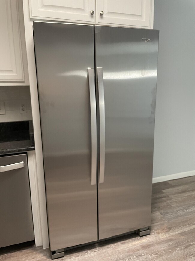 Foto del edificio - 6210 Vincent Dr