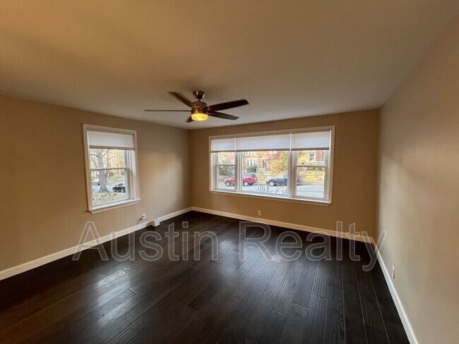 Foto del edificio - 7526 Byron Pl