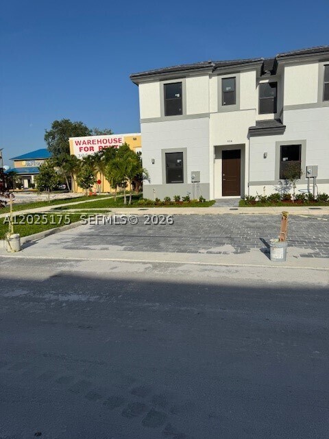 Building Photo - 112 NW 10th Pl