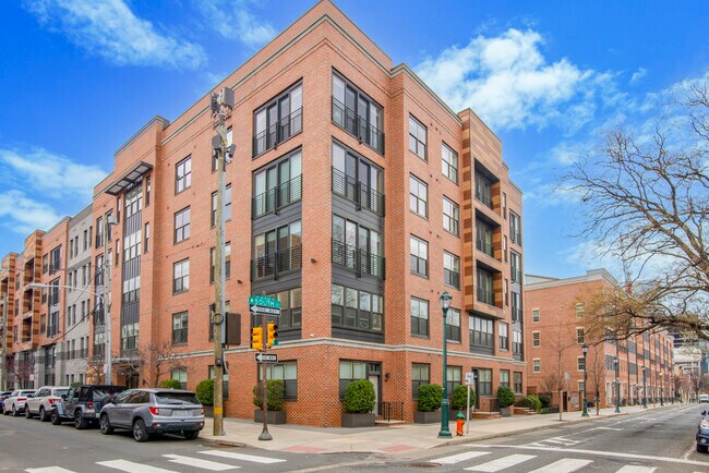 Building Photo - 600 S 24th St