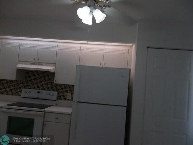 Building Photo - 12755 SW 16th Ct