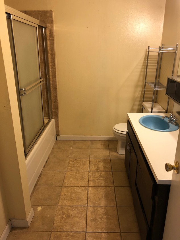 Bathroom - 52555 Columbia River Hwy