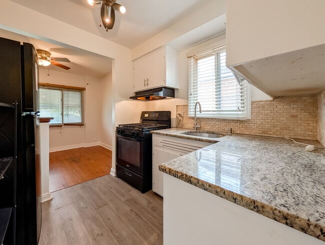 Foto del edificio - 631 Balmoral Ave