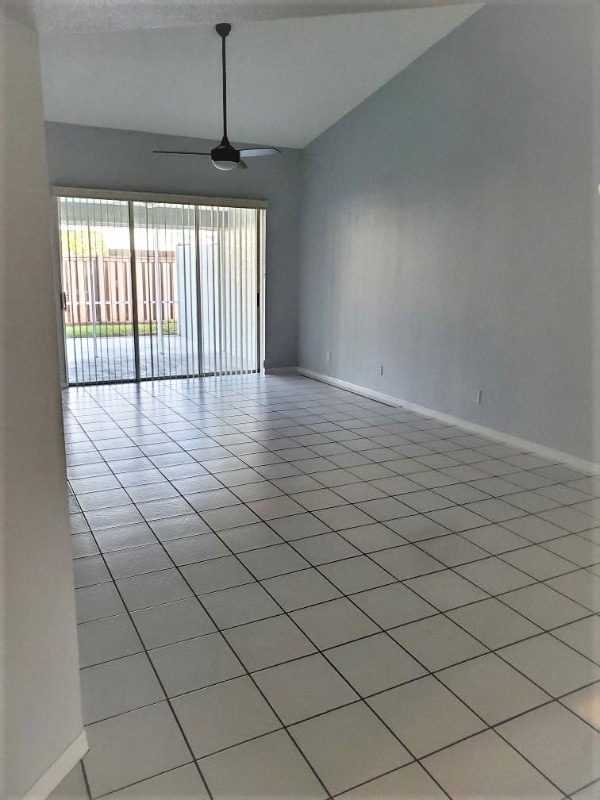 Building Photo - 1749 Royal Cir