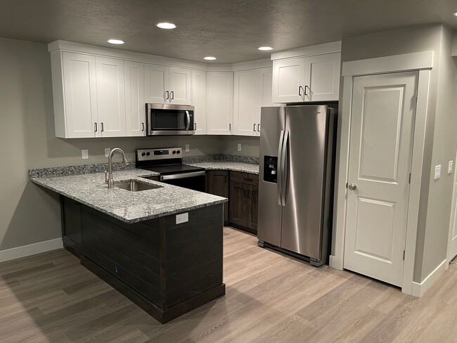 Foto del edificio - Townhome - $1,700 - 3 bedroom - 2.5 bathro...