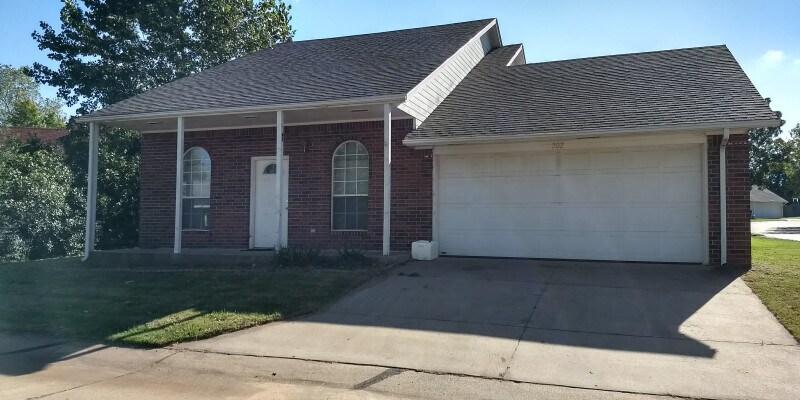 Primary Photo - 202 S Timbercrest Ct