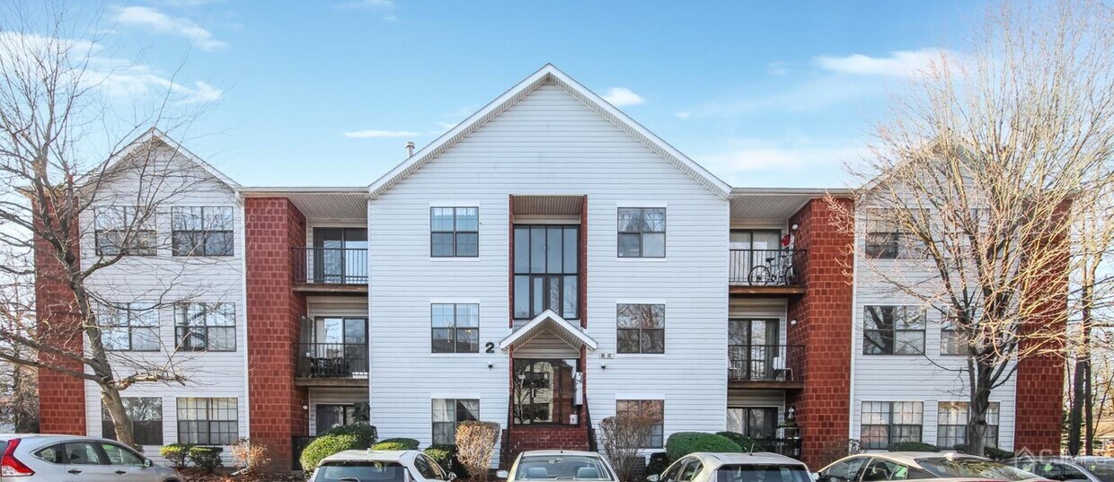 18 Malvern Wy, Edison, NJ 08817 Condo for Rent in Edison, NJ