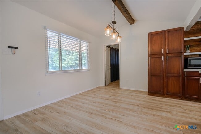 Foto del edificio - 625 Creek Dr