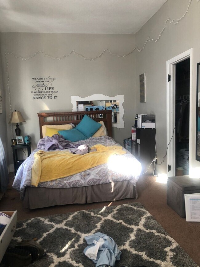 Foto del edificio - 1912 Roblyn Ave