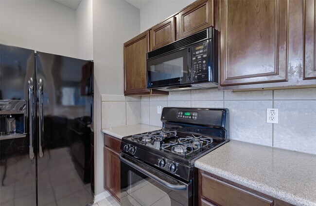 Foto del edificio - 4018 Old Pine Grove Dr